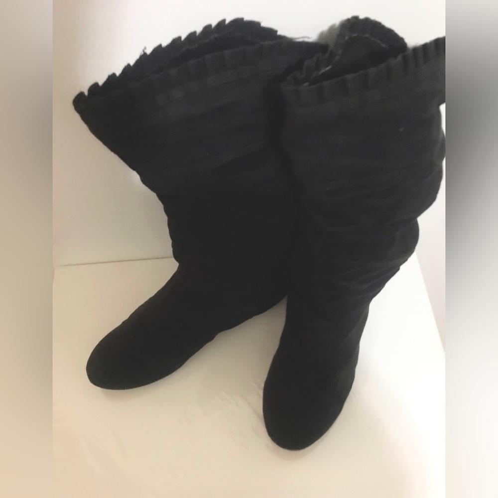 Women’s boots size 12 wide